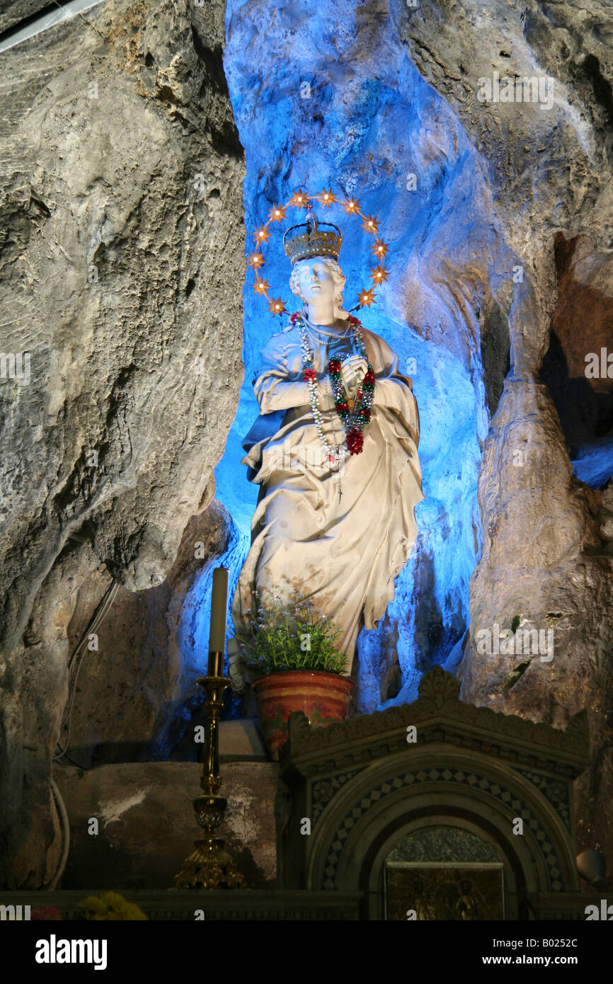 Statua Santa Rosalia Monte Pellegrino Statua di Santa Rosalia Santuario di Monte Pellegrino, Palermo, Sicilia