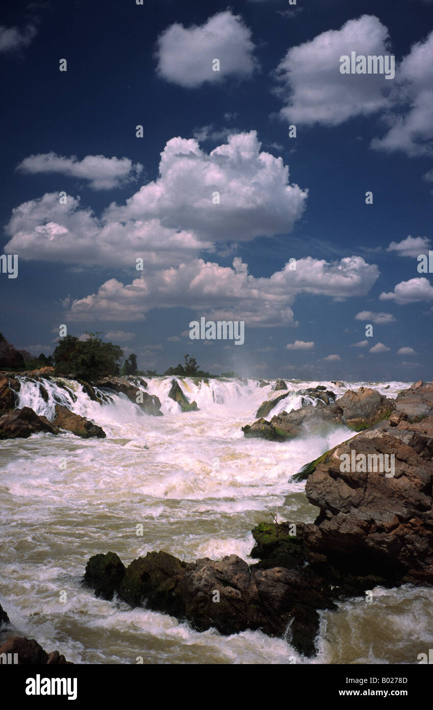 Feb 13, 2003 - Khone Falls (Somphamit Rapids) del Mekong al Si Phan Don (4000 isole) nel sud del Laos. Foto Stock