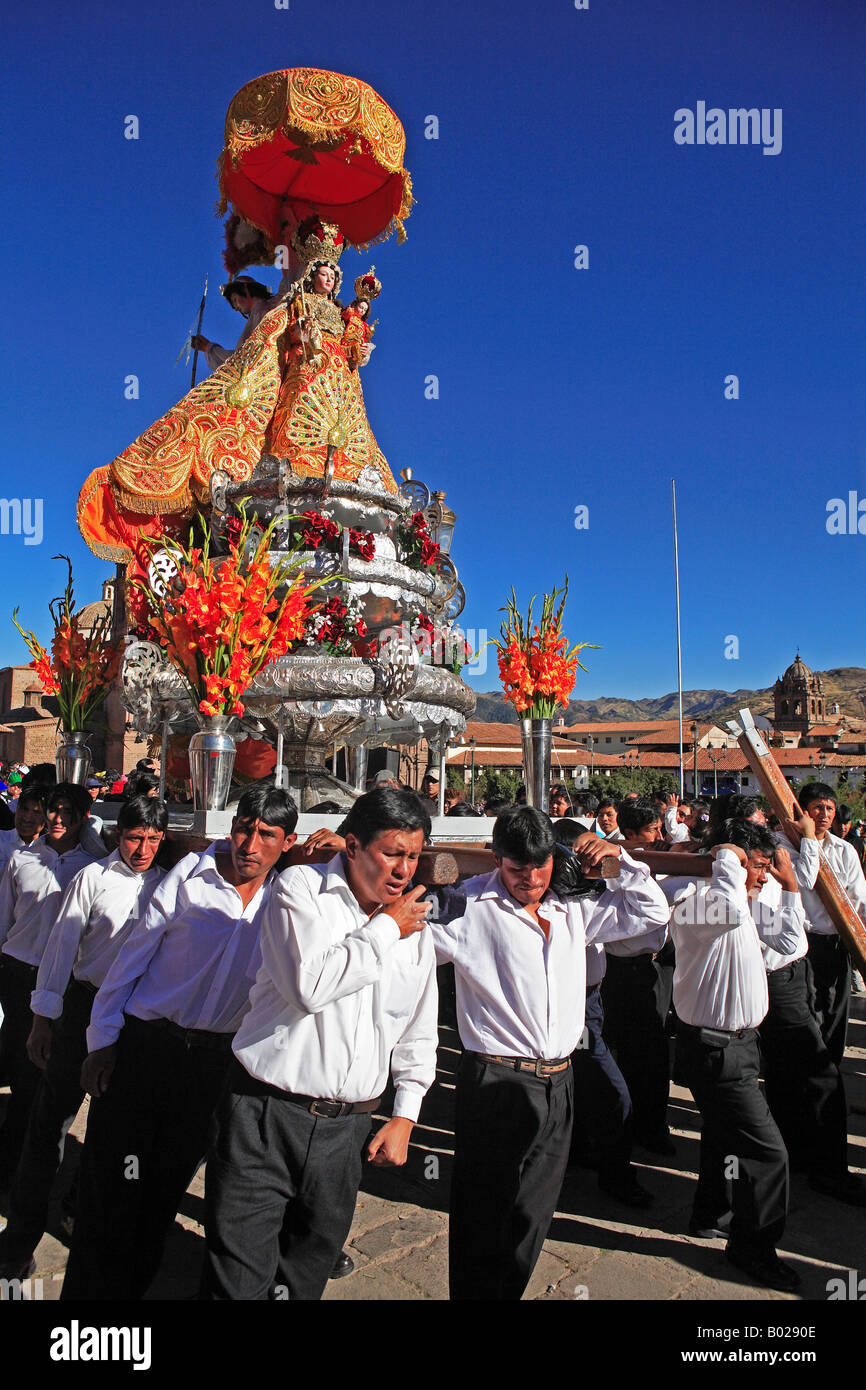 Il Corpus Domini, processione dei santi, Cusco, Perù Foto Stock