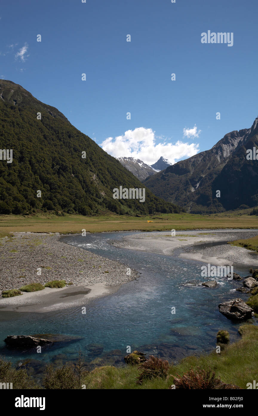La Siberia esperienza bush a piedi attraverso la valle Wilkin nel montare gli aspiranti World Heritage National Park, Isola del Sud, Nuova Zelanda Foto Stock