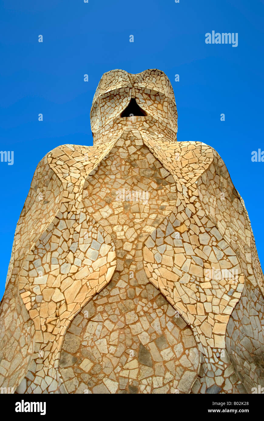 La Pedrera di Gaudi completato nel 1910 Barcellona Spagna un dettaglio dal tetto terrazzato dell'edificio Foto Stock