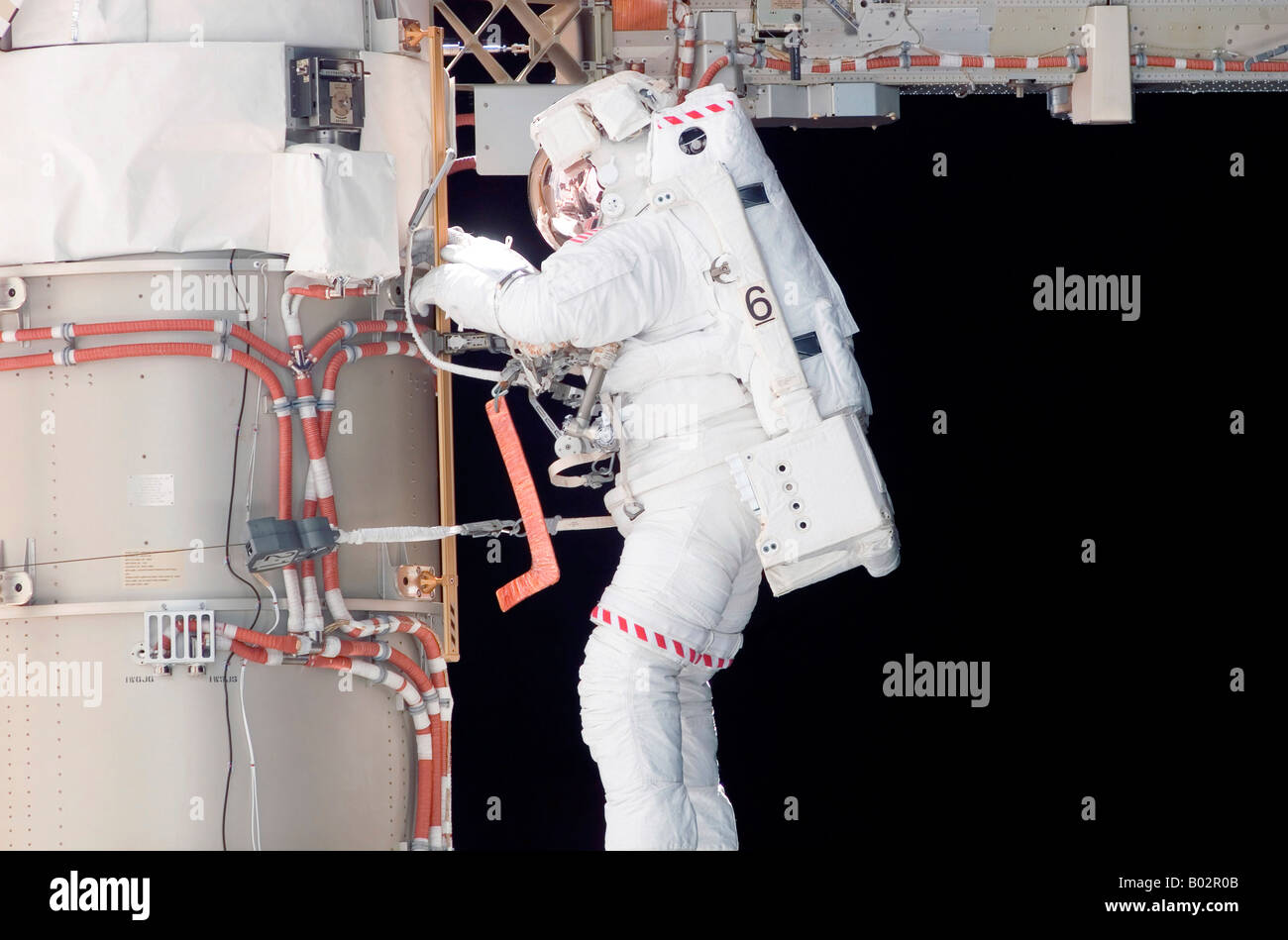 Astronauta partcipating in attività extravehicular. Foto Stock