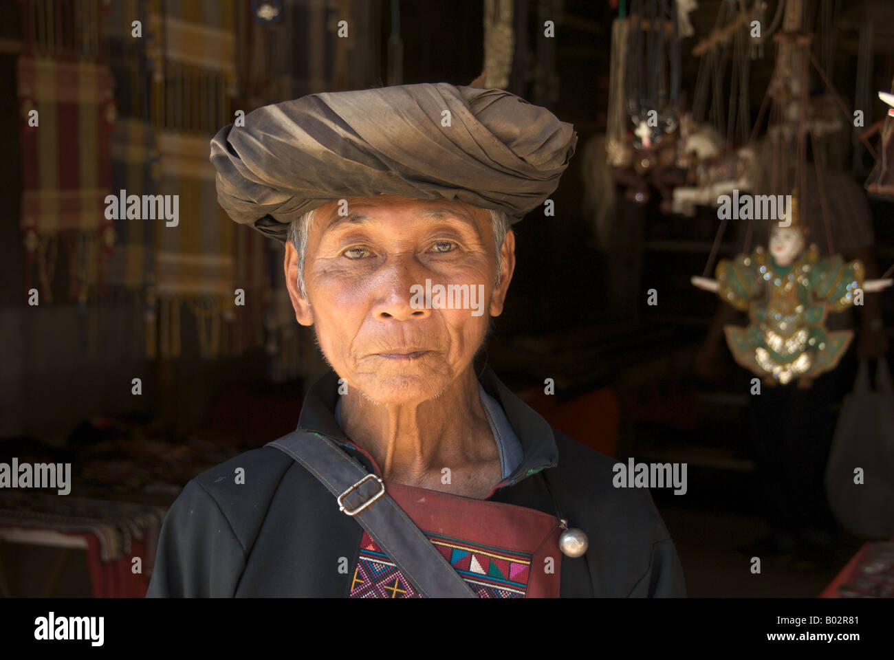 Ritratto uomo Akha Chiang Saen provincia di Chiang Rai nel nord della Thailandia Foto Stock