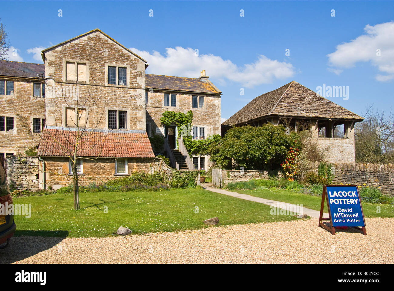 Lacock ceramica in Lacock Wiltshire, Inghilterra UK UE visto dalla strada pubblica Foto Stock