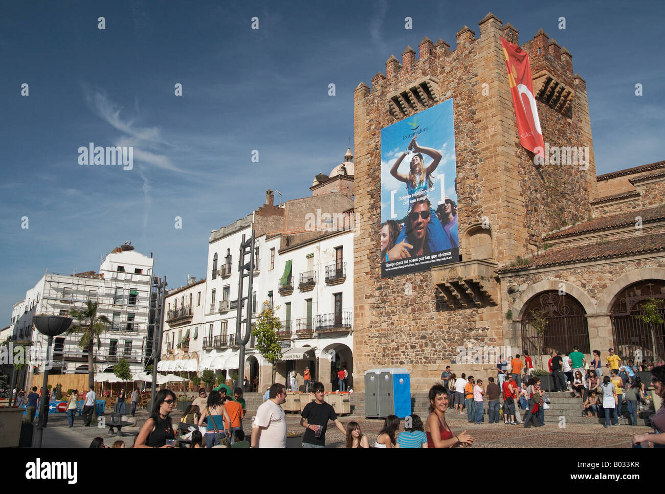 Caceres, Plaza Mayor durante il festival Womad Foto Stock
