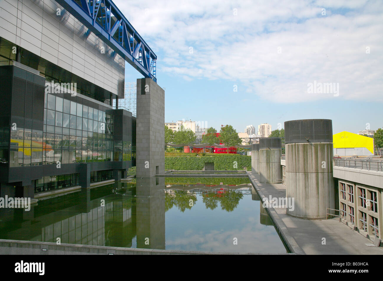 Il Parc de la Villette a Parigi complesso di edifici e terreni Ubicazione di acqua del museo nazionale della scienza e della tecnologia Foto Stock