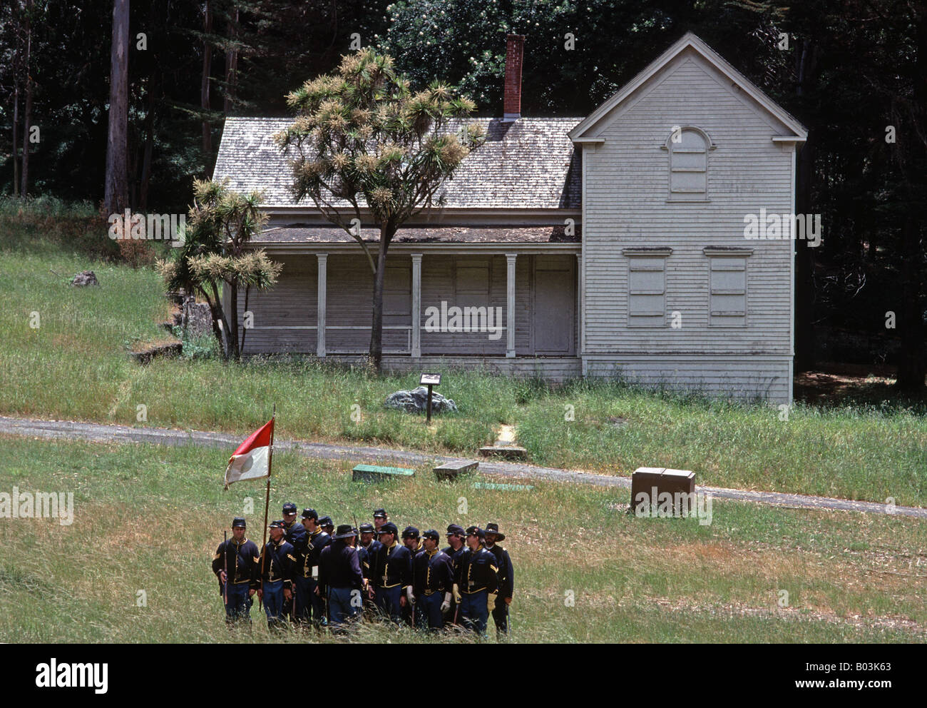 Volontari nella guerra civile europea uniformi di soldati a Camp Reynolds su Angel Island State Park nella Baia di San Francisco in California Foto Stock
