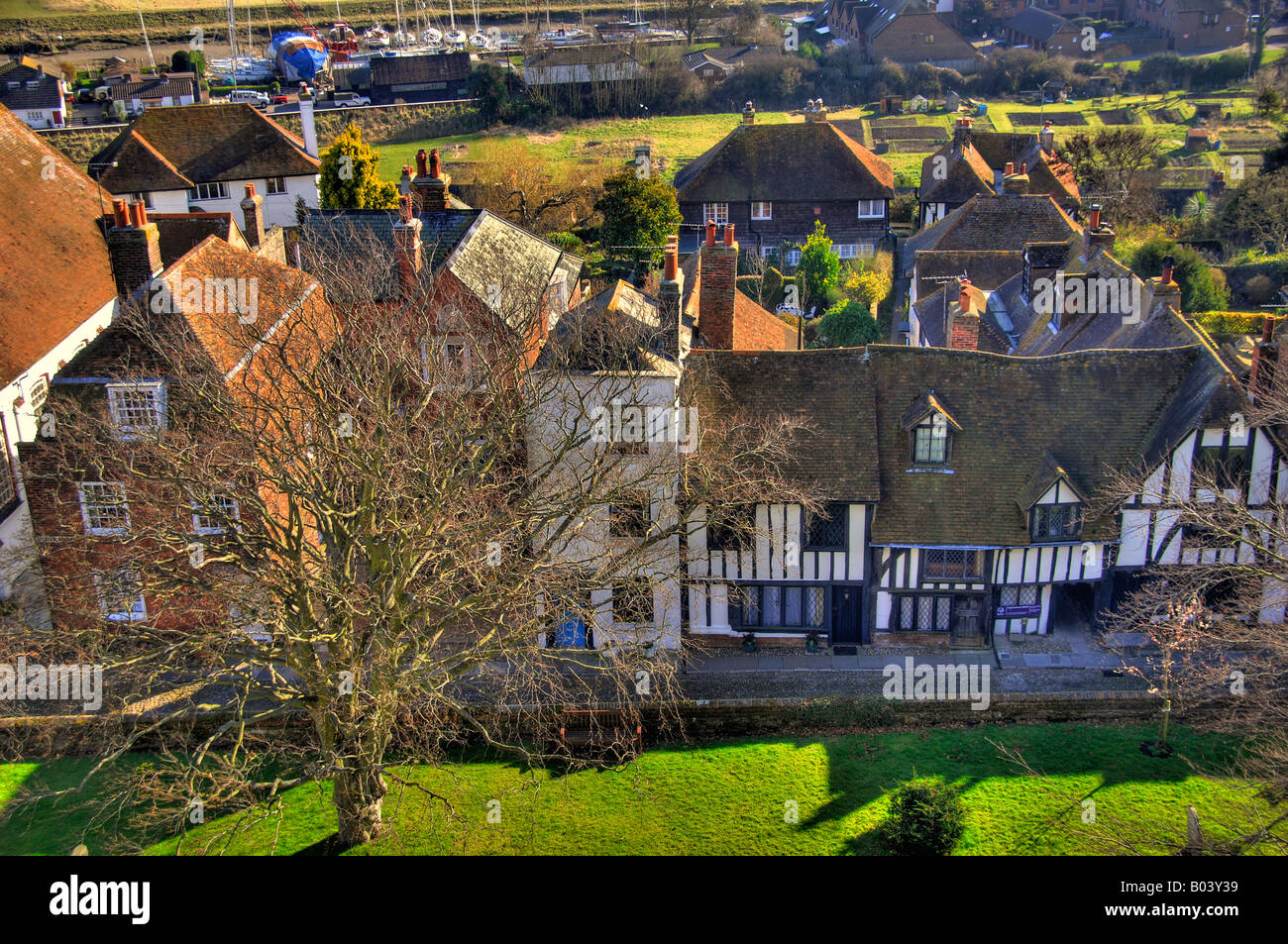 Vista panoramica mostra vecchi tetti del centro storico di cinque cinque port Segala East Sussex England Regno Unito Europa Foto Stock