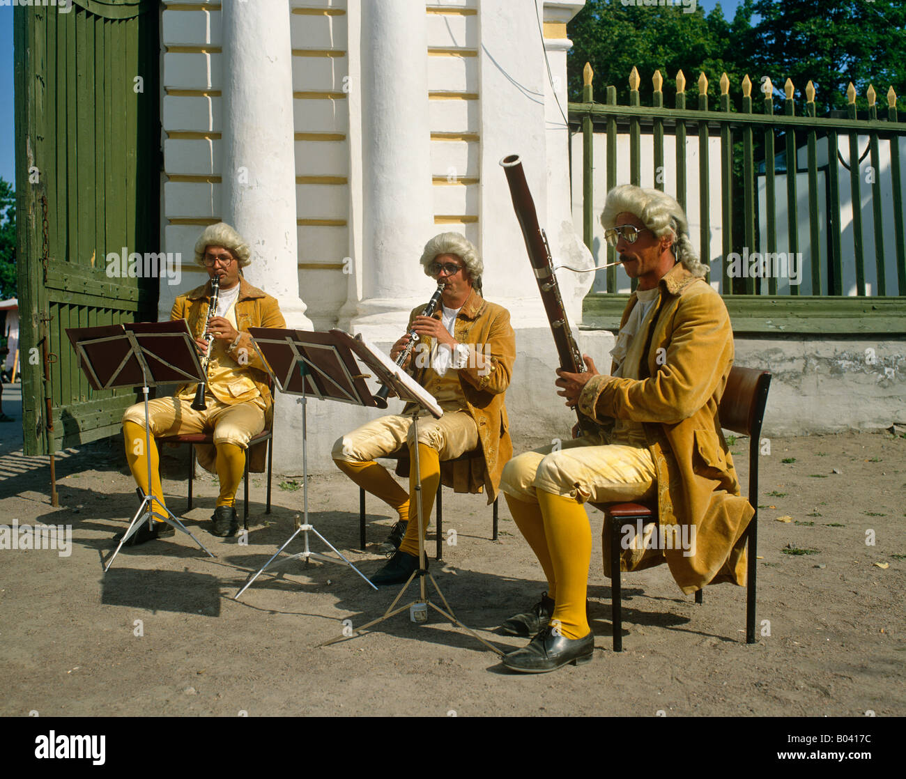 Gruppo tre musicisti, Peter's Palace, Peterhoff, Russia Foto Stock