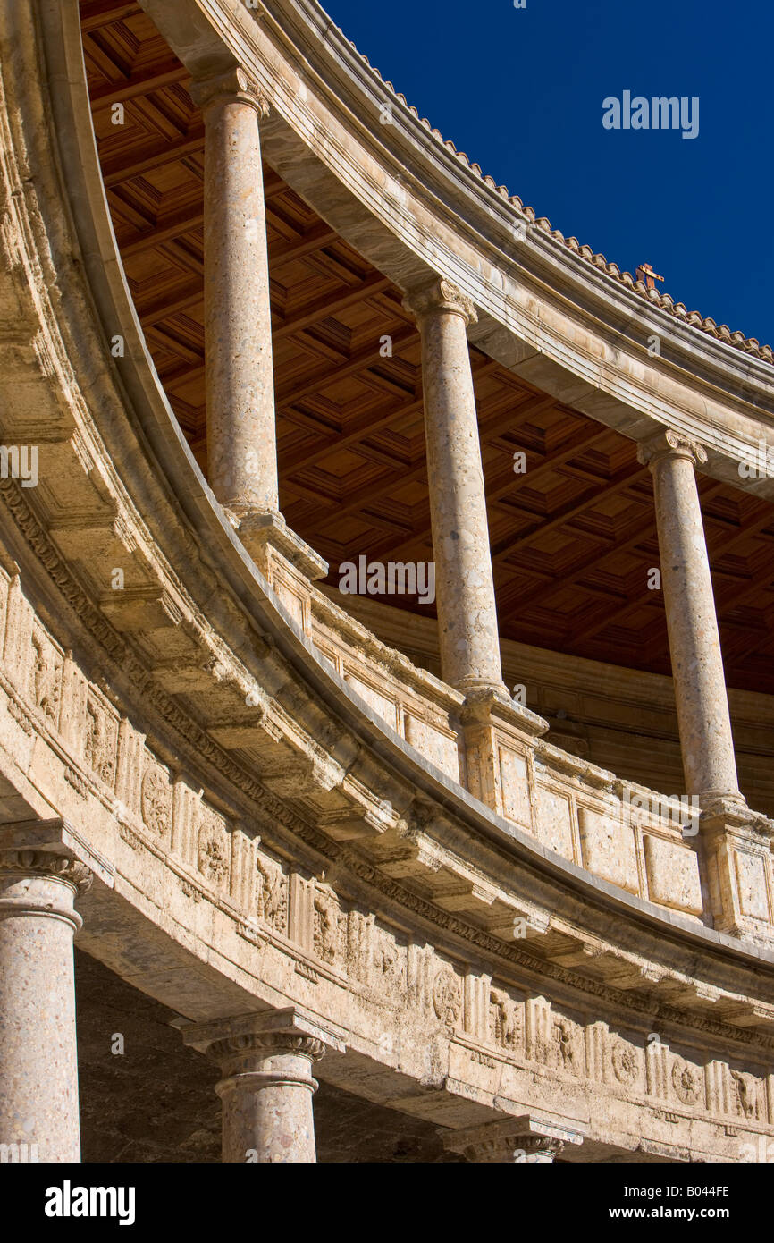 I dettagli delle colonne e lavori di muratura del palazzo di Carlo V (Palacio de Carlos V), Alhambra (Alhambra) Foto Stock