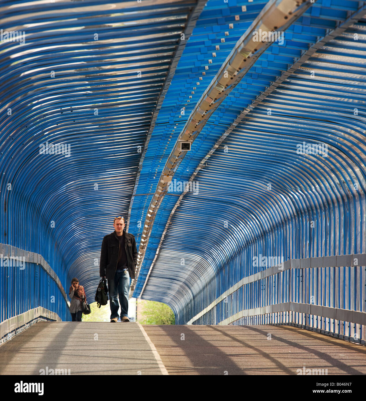 Carter ponte che è per i ciclisti e i pedoni sulla linea ferroviaria: Cambridge. East Anglia.UK Foto Stock