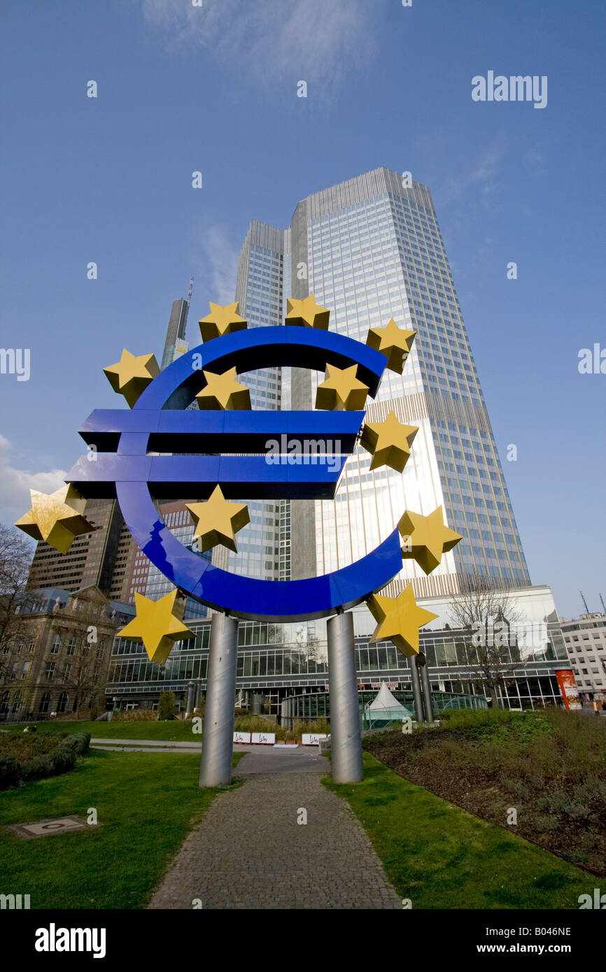 Francoforte Il distretto bancario con simbolo Euro, la Banca centrale tedesca, Germania Foto Stock
