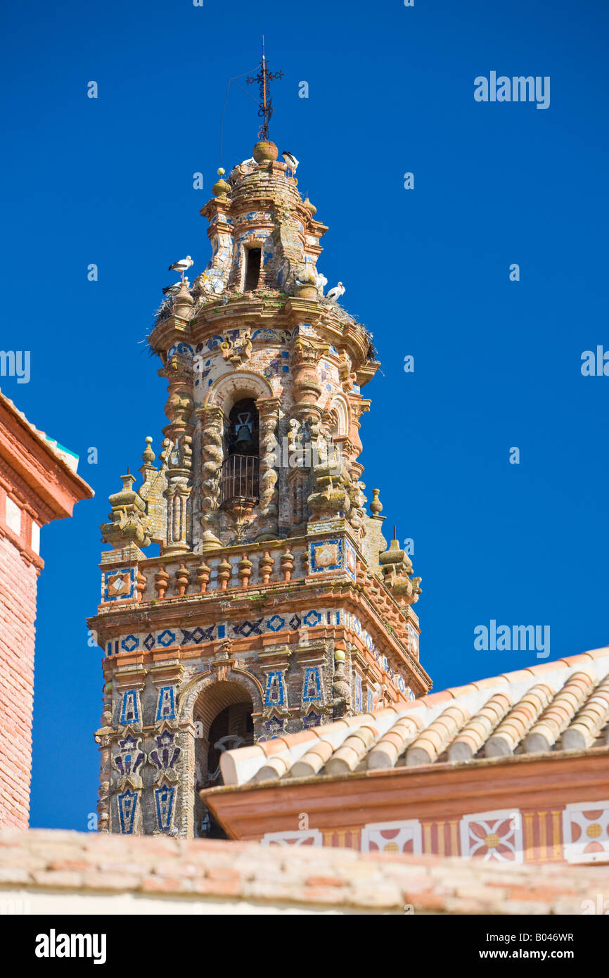 Torre Campanaria della Iglesia de la Asunción (chiesa) nella città di Palma del Rio, provincia di Cordoba, Andalusia (Andalucia). Foto Stock