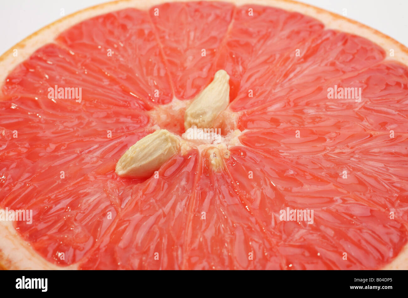 primo piano metà pompelmo che mostra i pozzi Foto Stock