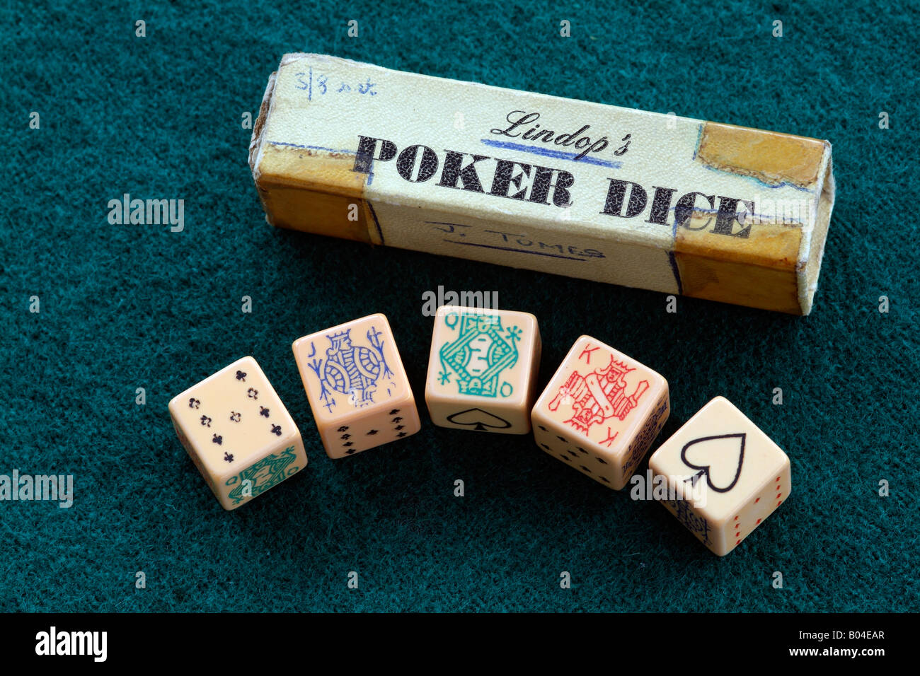 Vecchio Set di Lindops boxed di poker di dadi al prezzo di tre scellini e Eightpence Foto Stock