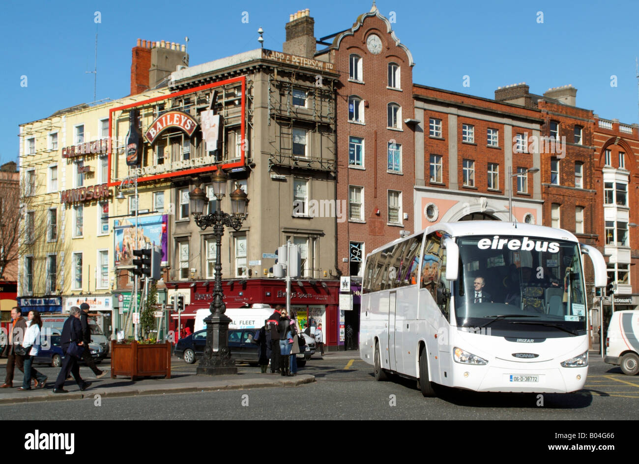 Pullman Eirebus su O'Connell Bridge Dublino Irlanda Foto Stock