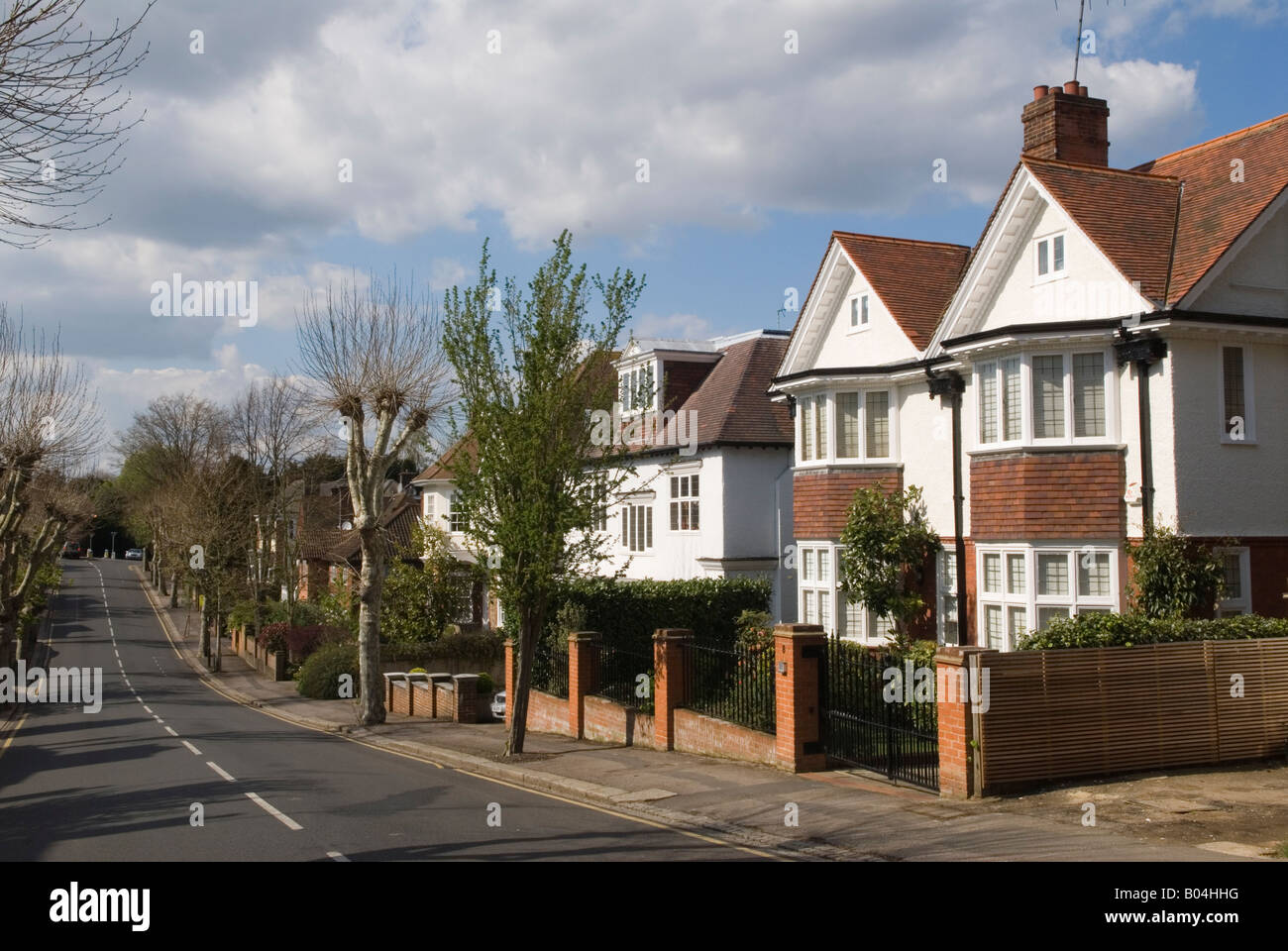Wimbledon Village, grandi case costose. Housing South West London SW19 London UK Parkside Road 2008 2000s UK HOMER SYKES Foto Stock