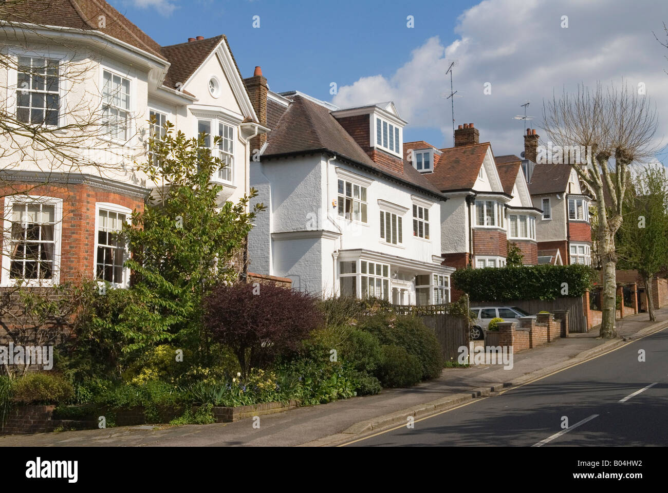 Grandi case familiari di periferia. Sud-ovest di Londra, villaggio di Wimbledon SW19 Londra, Regno Unito, anni 2008 2000, Regno Unito, HOMER SYKES Foto Stock
