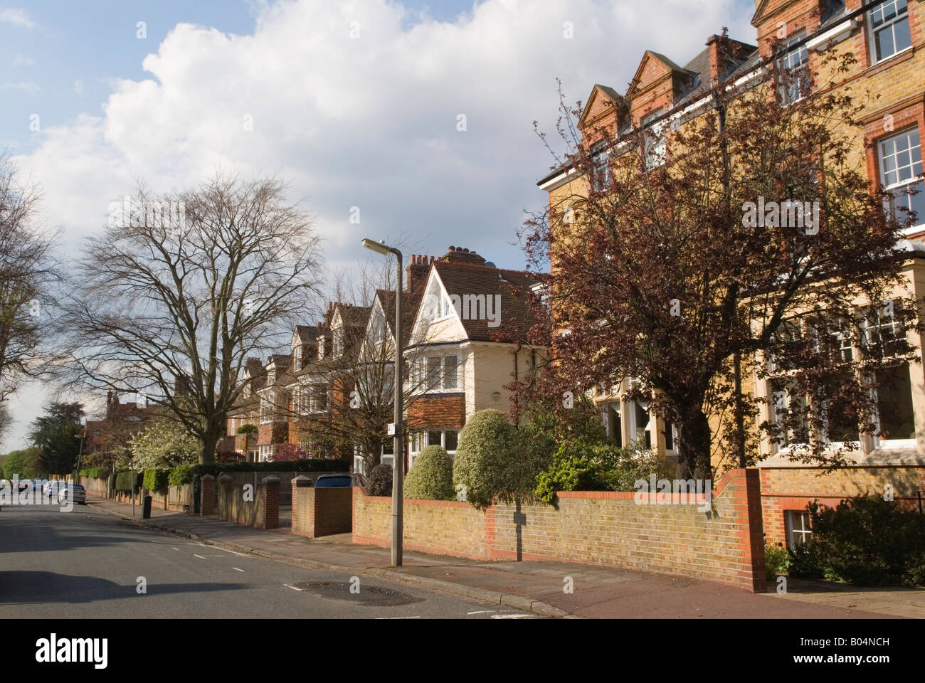 Wimbledon Village, grandi case costose. Housing South West London SW19 London UK Parkside Road 2008 2000s UK HOMER SYKES Foto Stock