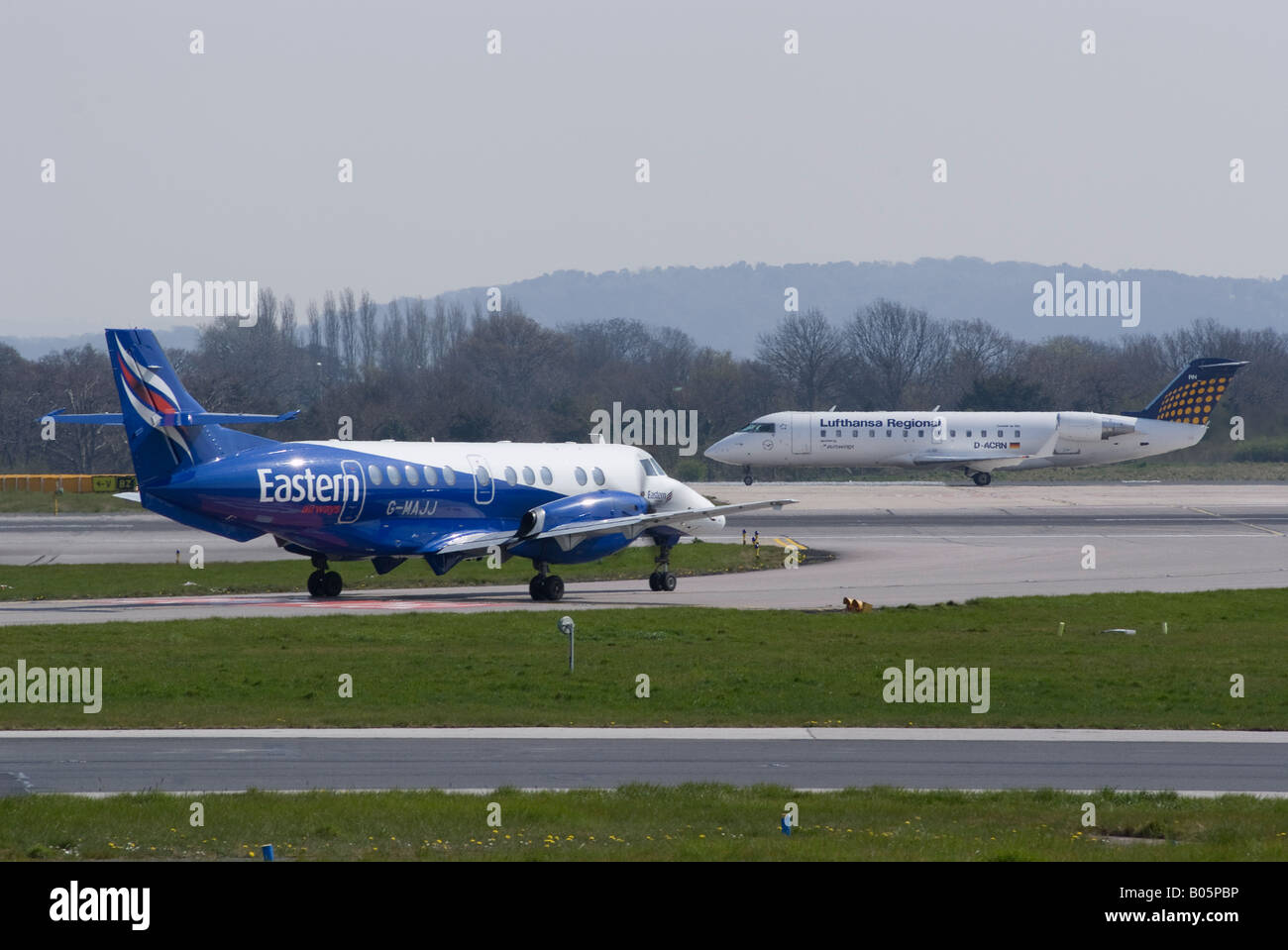 Eastern Airlines Jetstream 41 rullaggio per il decollo a Manchester Ringway Airport Greater Manchester Inghilterra England Regno Unito Foto Stock