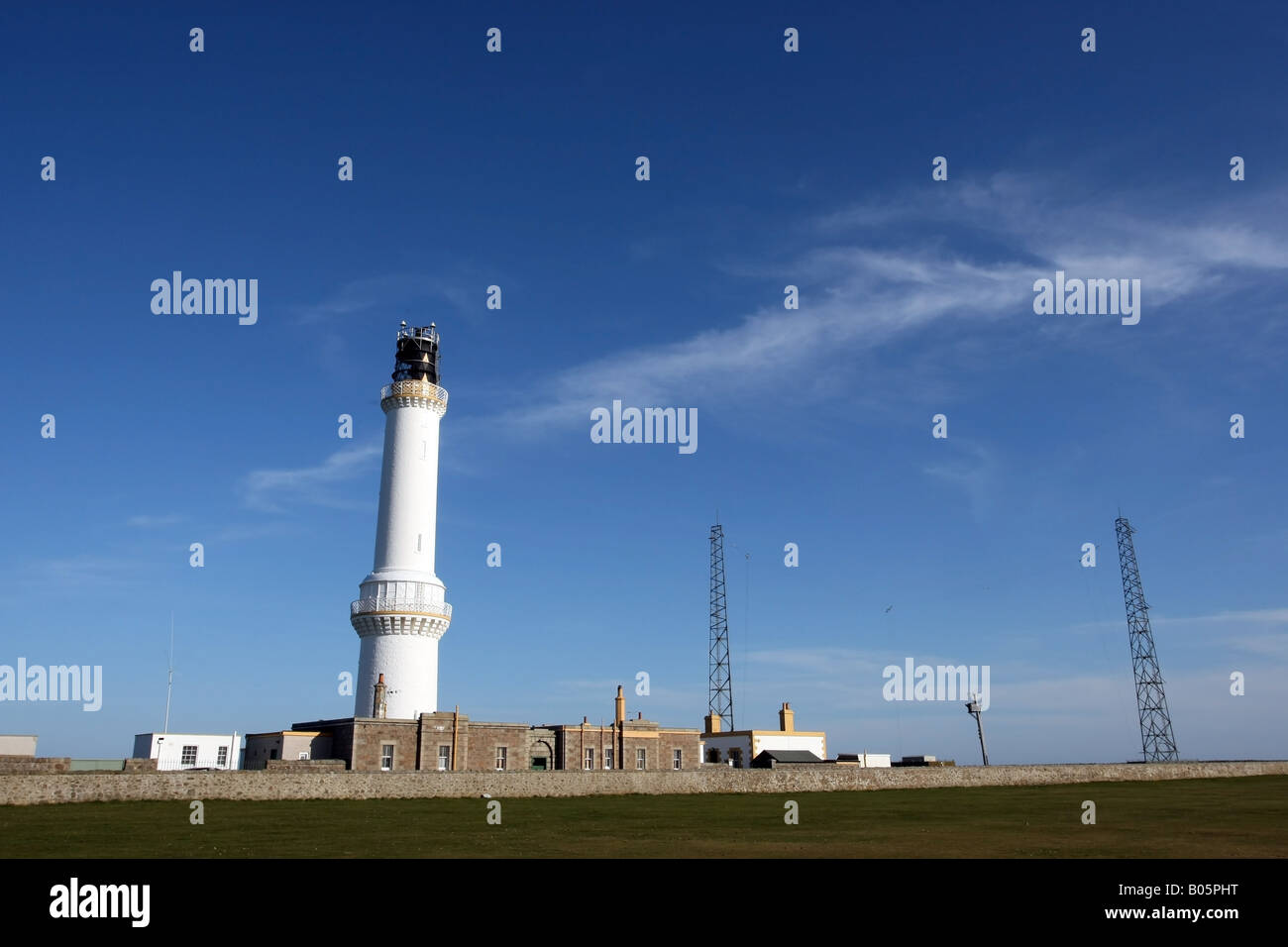 Faro Girdleness, progettato da Robert Stevenson, che siede all'ingresso al porto di Aberdeen in Scozia, Regno Unito. Foto Stock