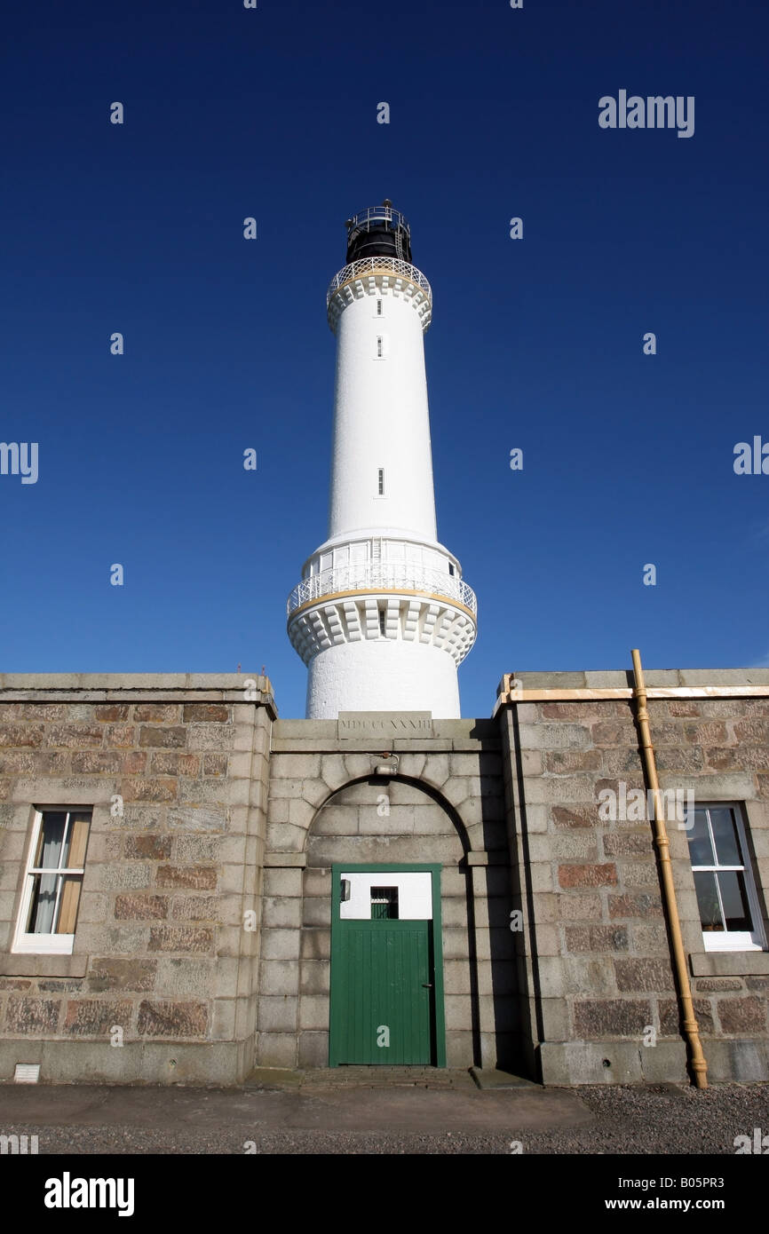 Faro Girdleness, progettato da Robert Stevenson, che siede all'ingresso al porto di Aberdeen in Scozia, Regno Unito. Foto Stock