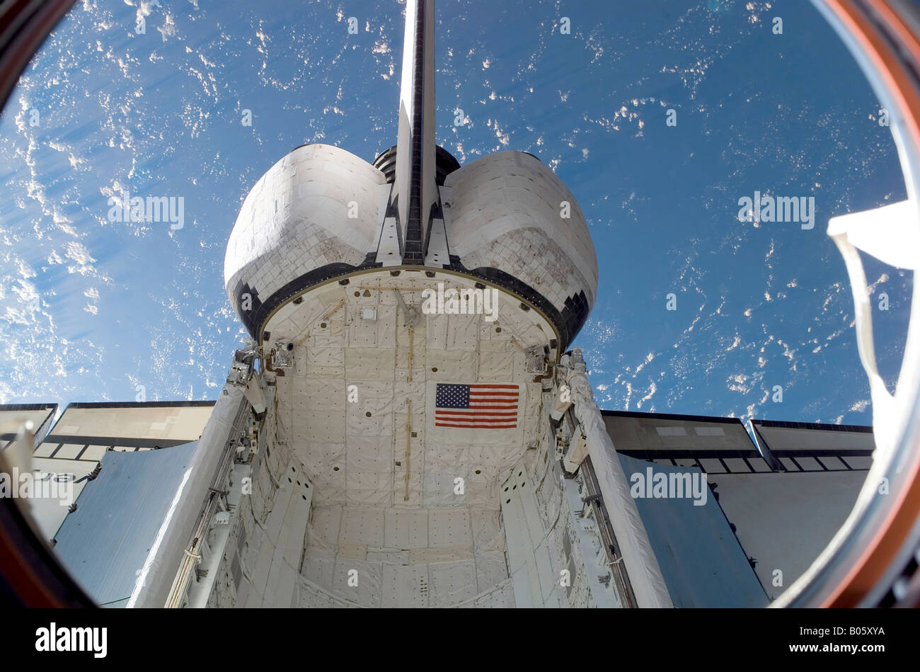 1 novembre 2007 - la navetta spaziale Discovery (STS-120) agganciato alla stazione spaziale internazionale. Foto Stock