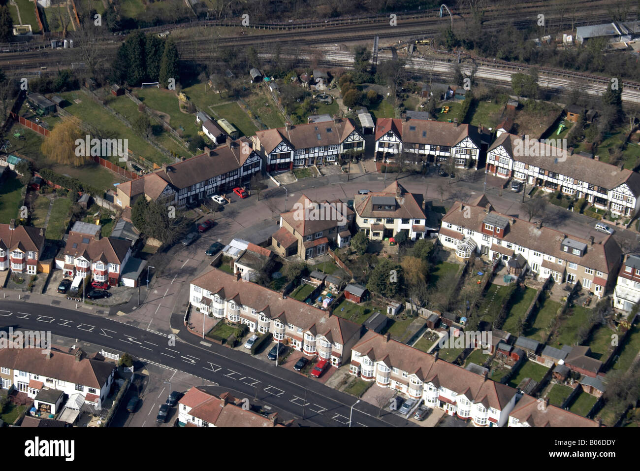 Vista aerea a nord-ovest di case suburbane Redbridge London IG9 England Regno Unito alto livello obliqua Foto Stock