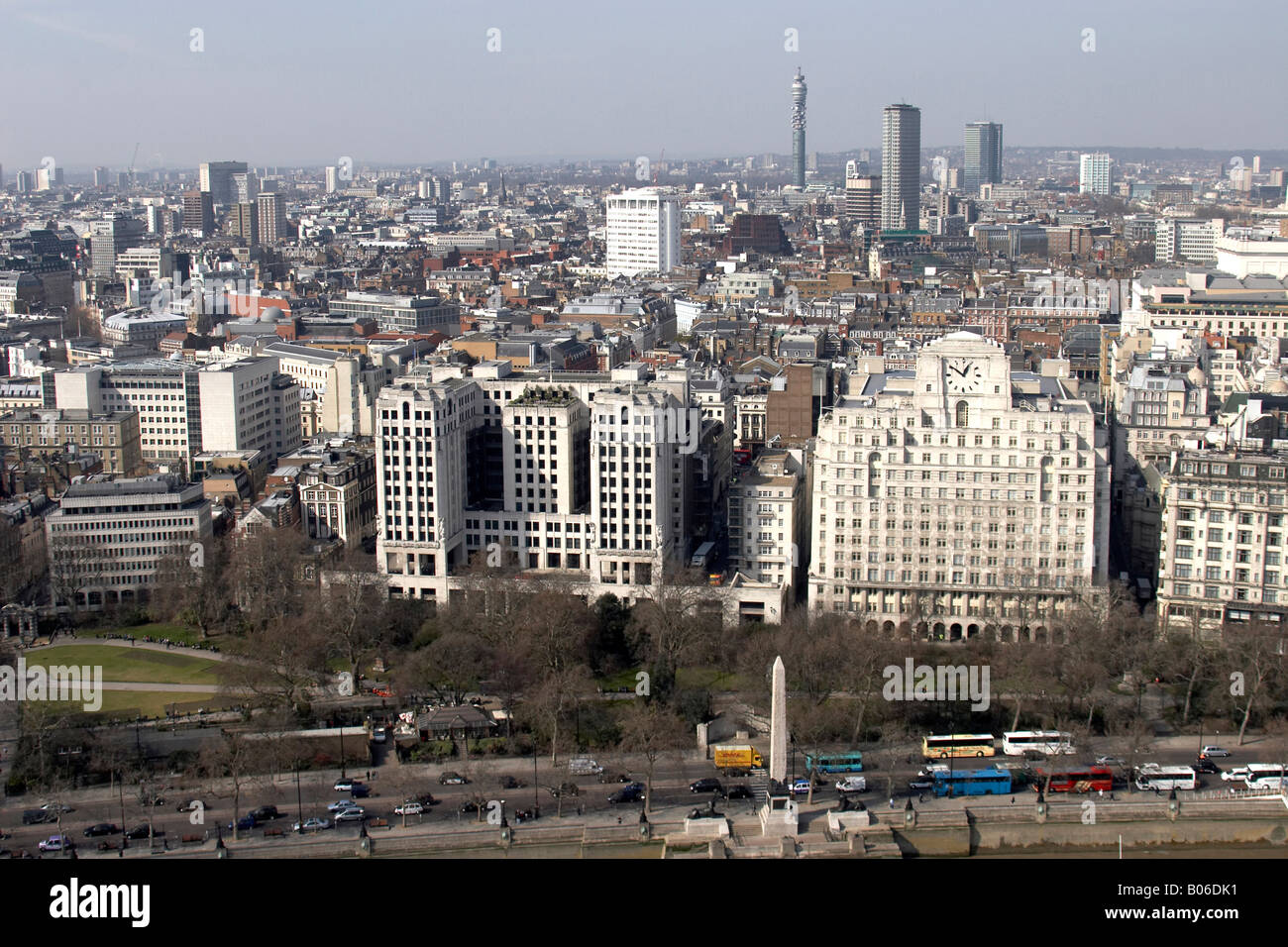 Vista aerea del nord ovest del Savoy Place Victoria Embankment Gardens Whitehall scale City of Westminster London WC2 Inghilterra UK Hig Foto Stock