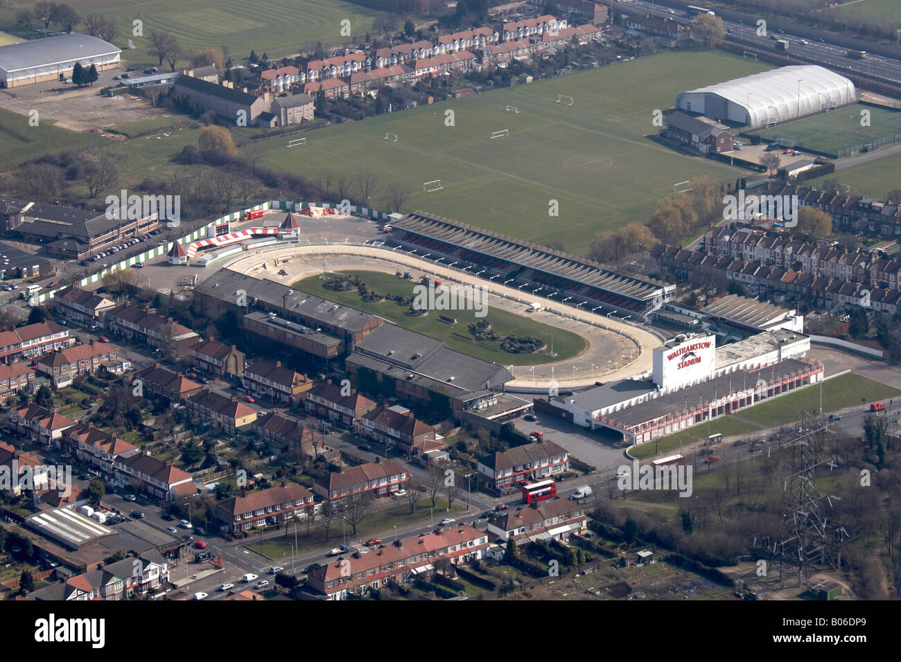 Vista aerea a nord ovest di Walthamstow Greyhound Race Track a Waltham Forest London E4 England Regno Unito alto livello obliqua Foto Stock