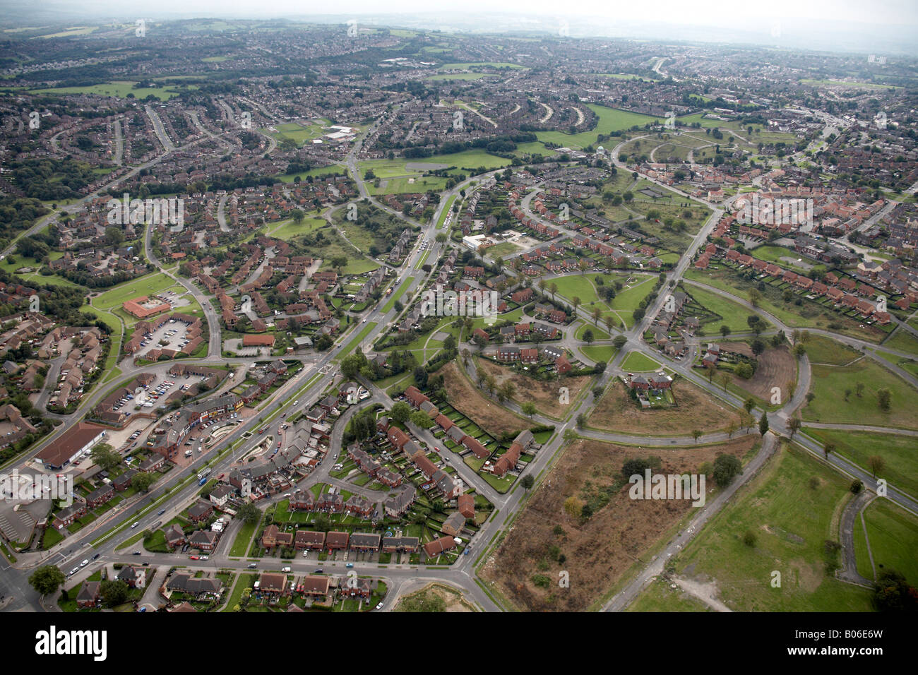 Vista aerea del sud est di alloggiamento suburbana il cerchio vicino Harborough Avenue Prince of Wales Road A6102 Sheffield S9 sud York Foto Stock