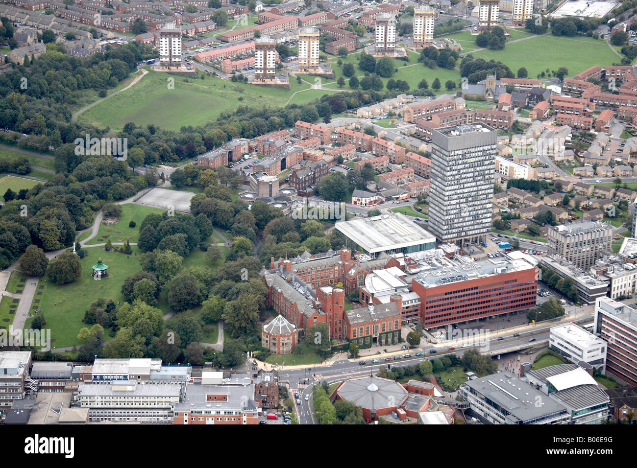 Vista aerea nord dell Università di Sheffield Brook Hill Park Arts Tower e Biblioteca Centro ottagono S10 South Yorkshire Foto Stock