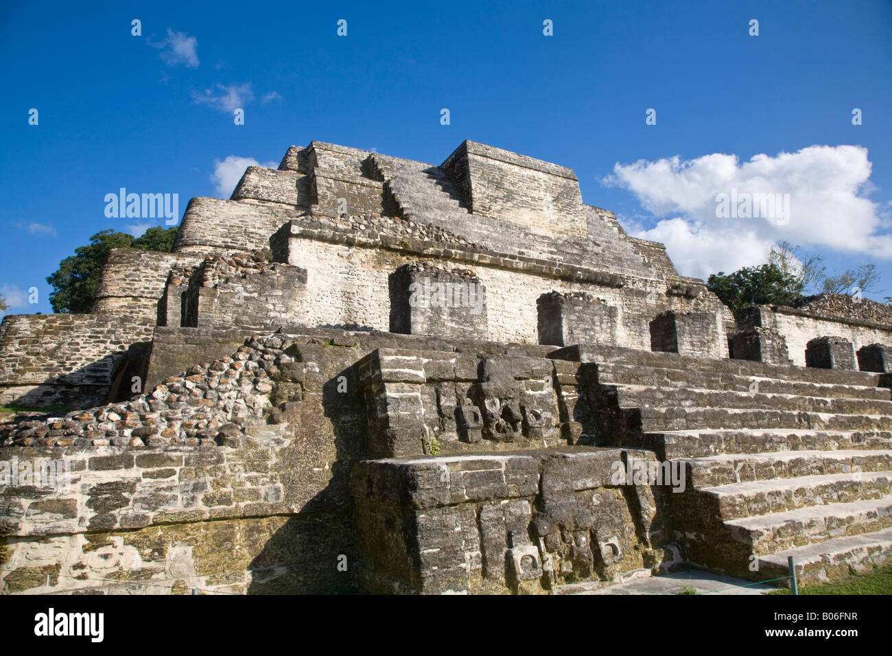 Belize, Altun Ha, Tempio della muratura altera struture (B-4) Foto Stock