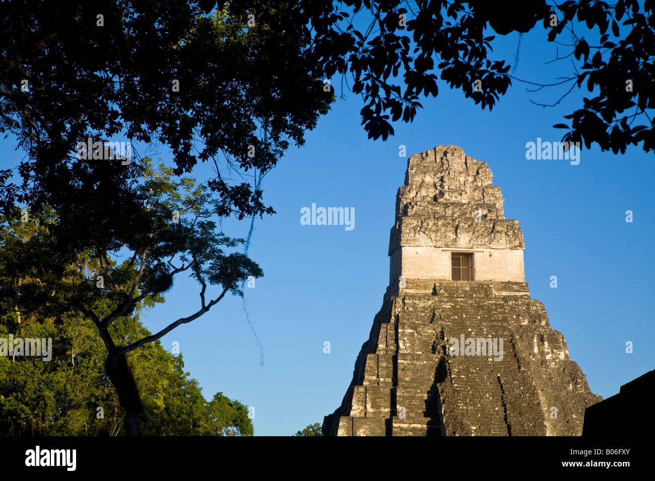 Guatemala, El Petén, Tikal, Gran Plaza, Tempio 1 - Tempio della grande Jaguar Foto Stock