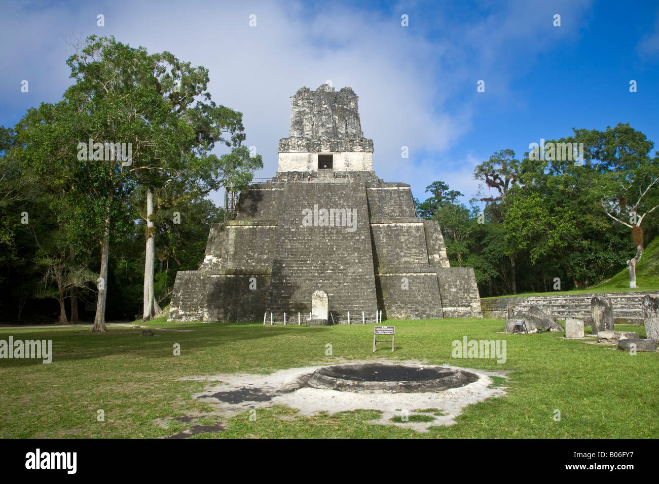 Guatemala, El Petén, Tikal, Gran Plaza, Tempio 11 Foto Stock