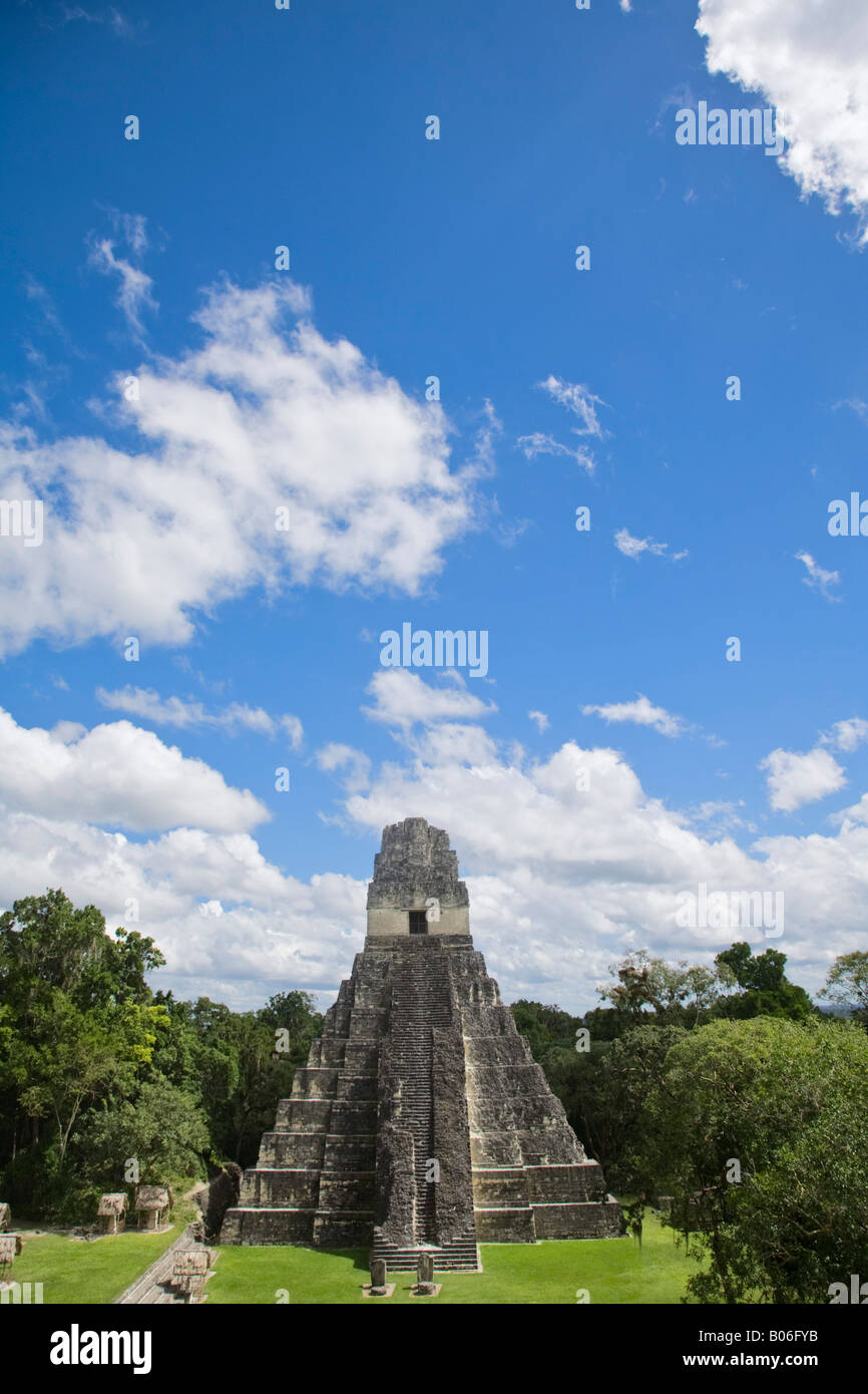 Guatemala, El Petén, Tikal, Gran Plaza, Tempio 11 Foto Stock