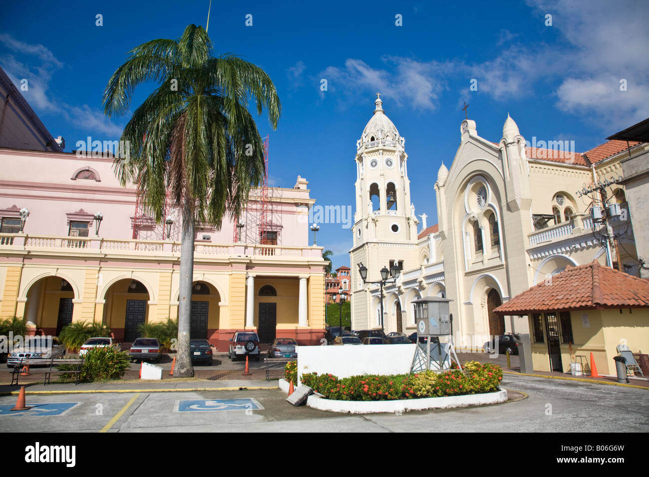 Panama, Panama City, Casco Viejo, Plaza Bolivar, San Fransisco de Asisi Chiesa Foto Stock