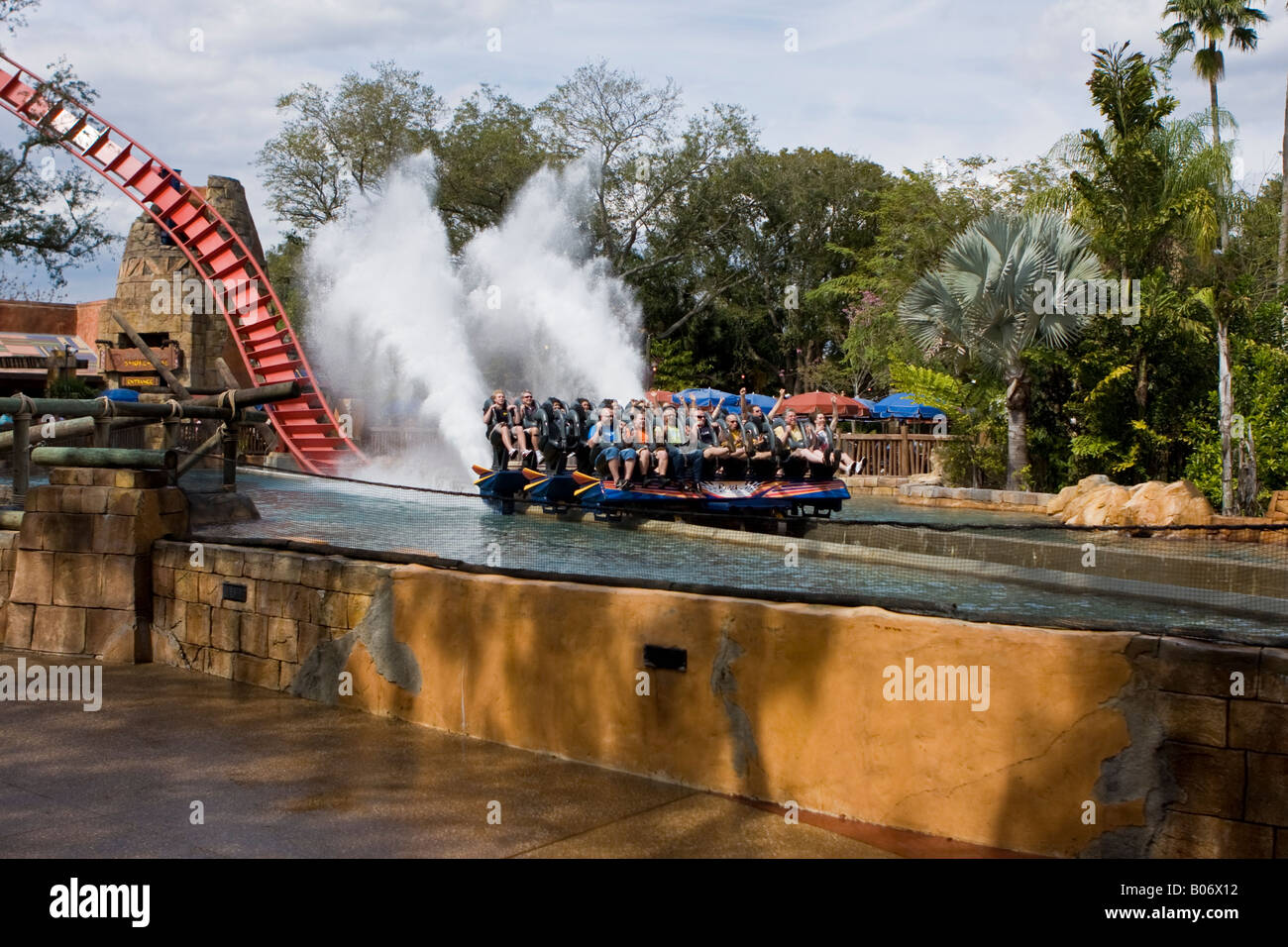 Sheikra Roller Coaster il brivido della corsa al Busch Gardens di Tampa Florida FL USA U S America American Foto Stock