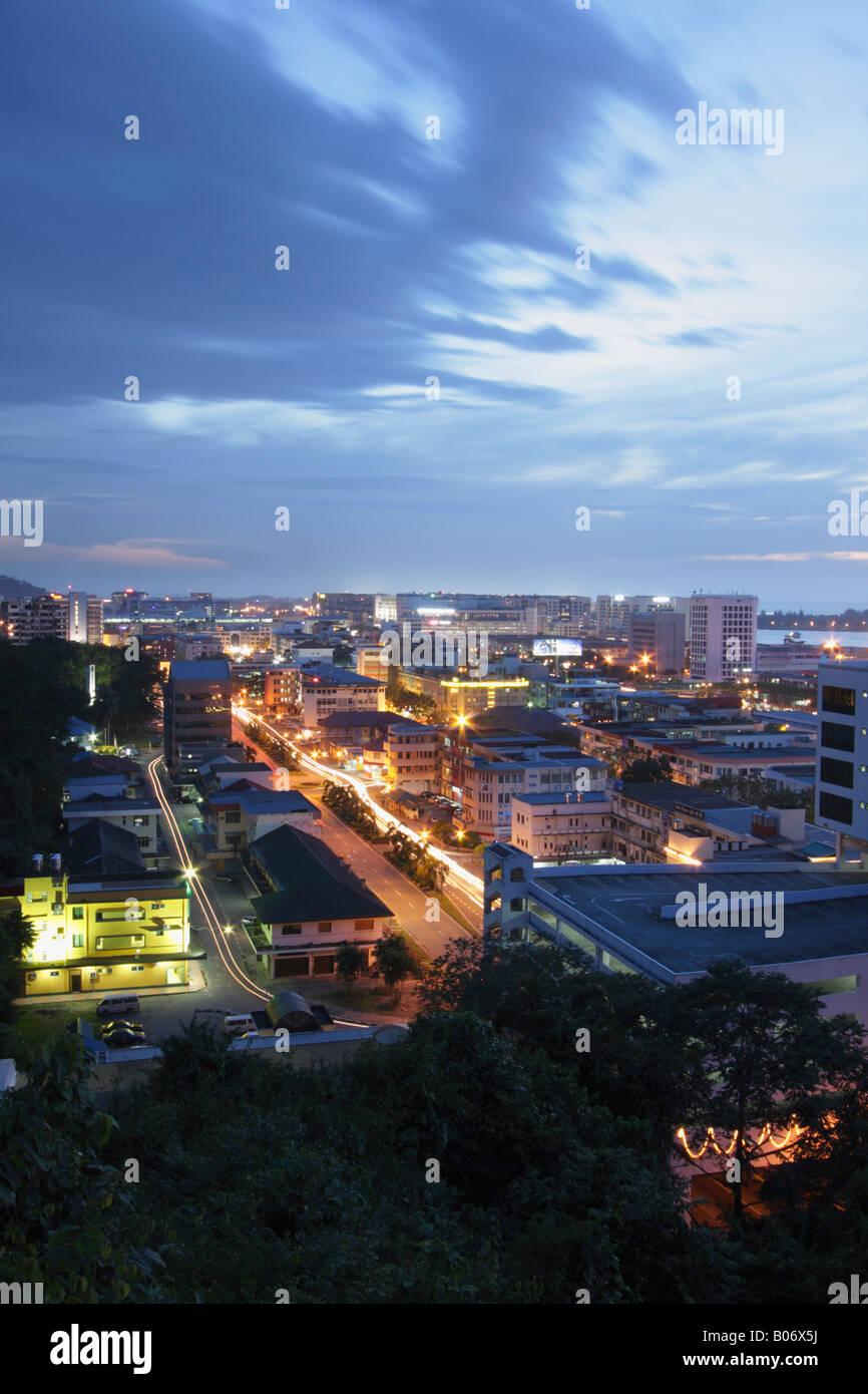 Vista notturna di Kota Kinabalu, Sabah Malaysian Borneo Foto Stock