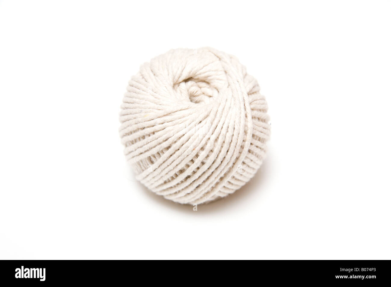 Sfera della stringa isolato su un bianco di sfondo per studio. Foto Stock