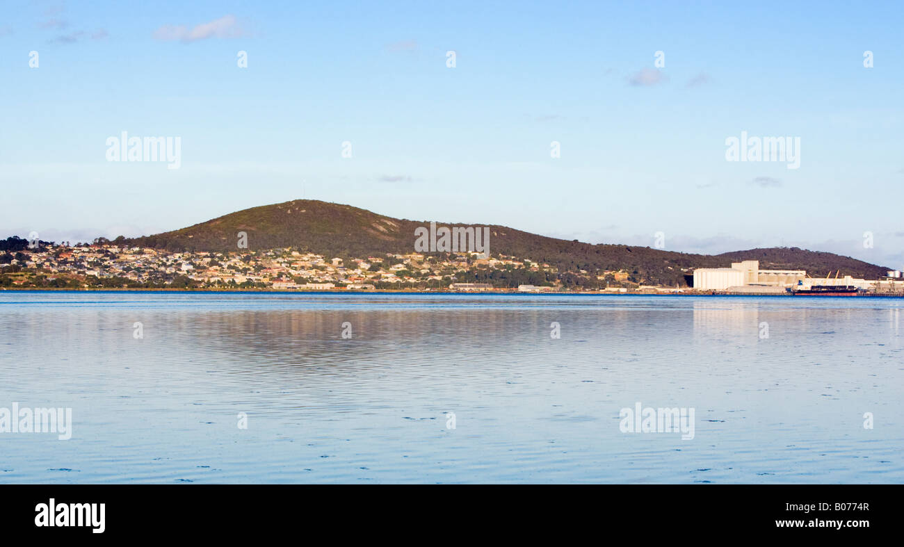 Albany e Princess Royal Harbour, Western Australia. Montare Clarence e la porta può essere visto in questa foto. Foto Stock