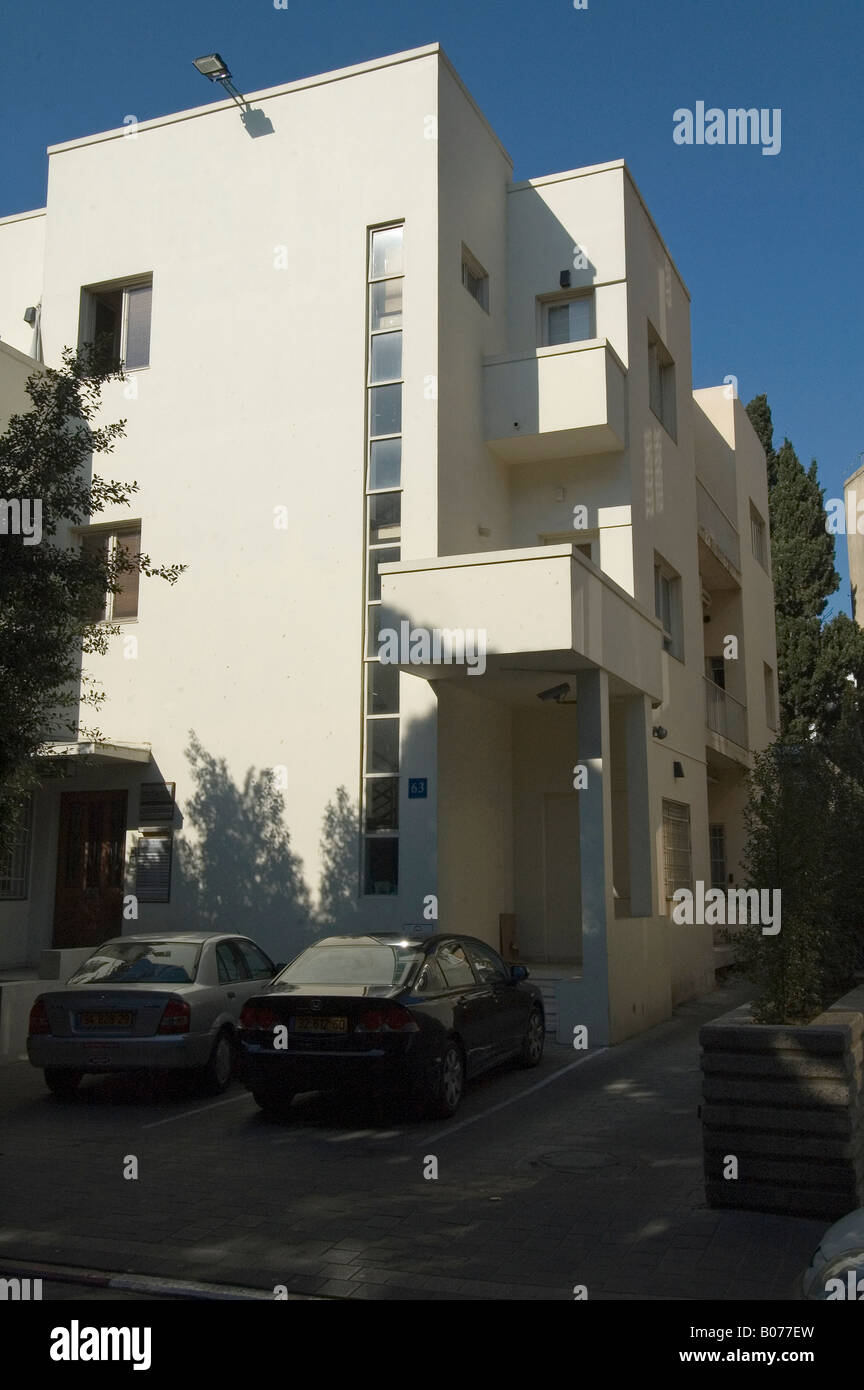 Architettura Bauhaus in stile Rothschild street downtown Tel Aviv Israele Foto Stock