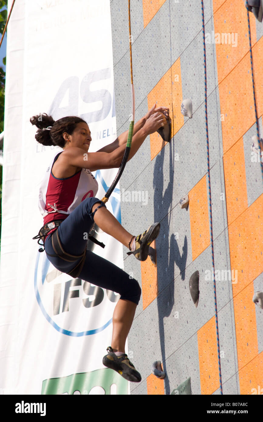 Lucelia Blanco (Ven), la femmina vincitore del climbing Speed World Cup 2008 (Trento - Italia), in azione. Foto Stock