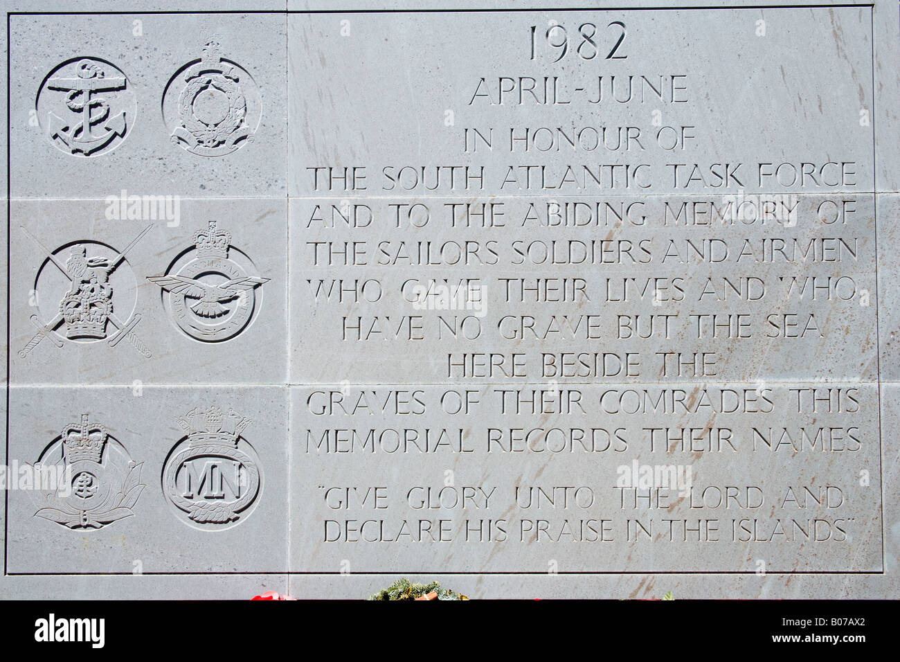 Pietra di commemorazione presso il British War Cemetery a San Carlos, Isole Falkland Foto Stock