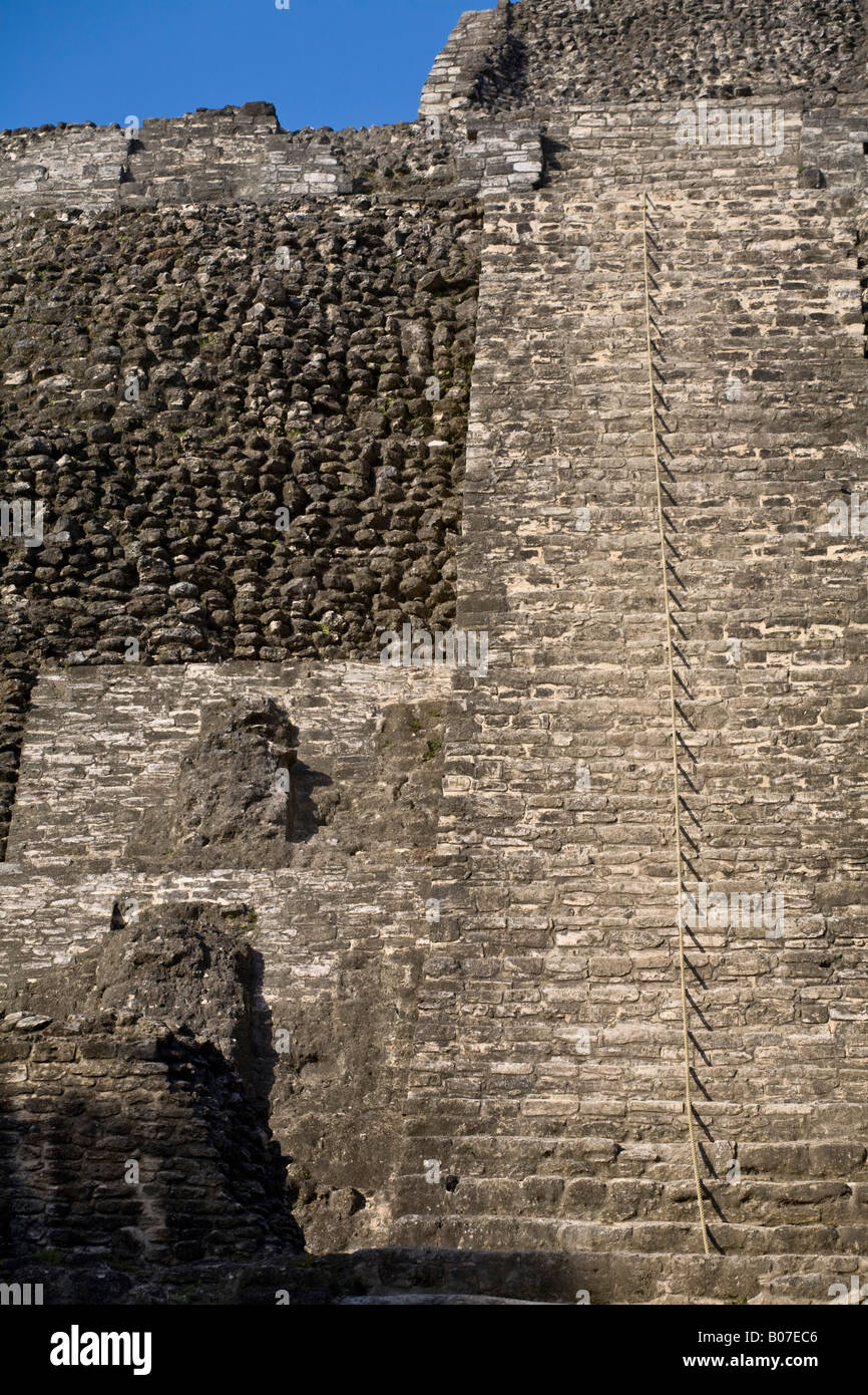 Belize, Lamanai, Alta Tempio (struttura N10-43) il massimo tempio a Lamanai a 125ft Foto Stock