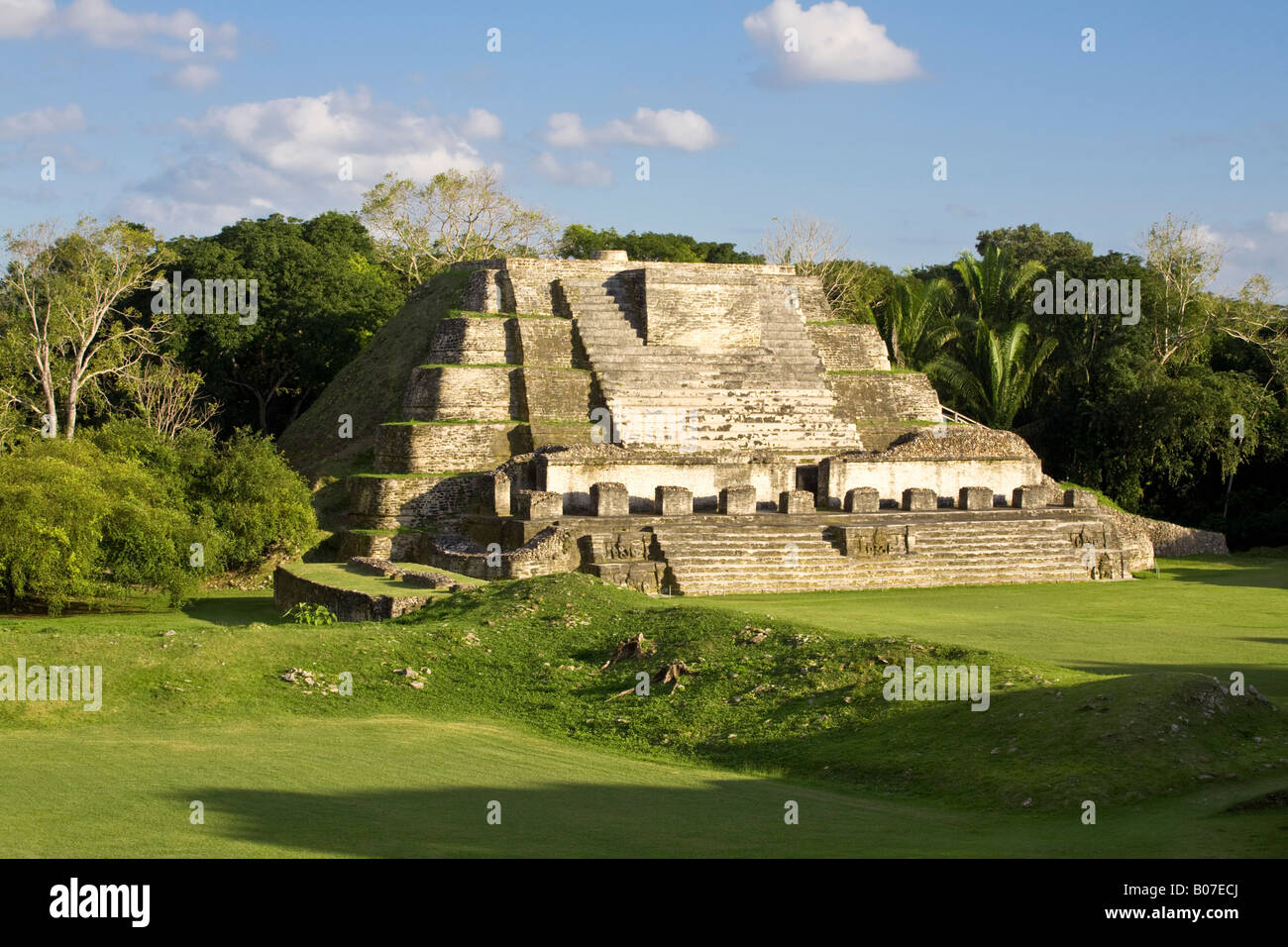 Belize, Altun Ha, Tempio della muratura altera struture (B-4) Foto Stock