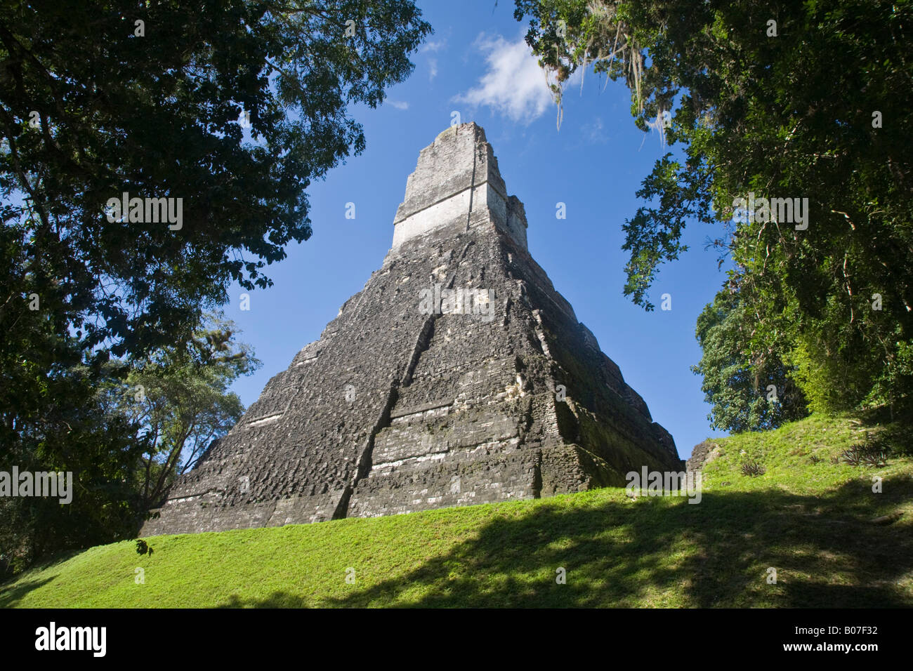 Guatemala, El Petén, Tikal, Gran Plaza, Tempio 1, tempio della grande Jaguar o Templo del Gran Jaguar Foto Stock