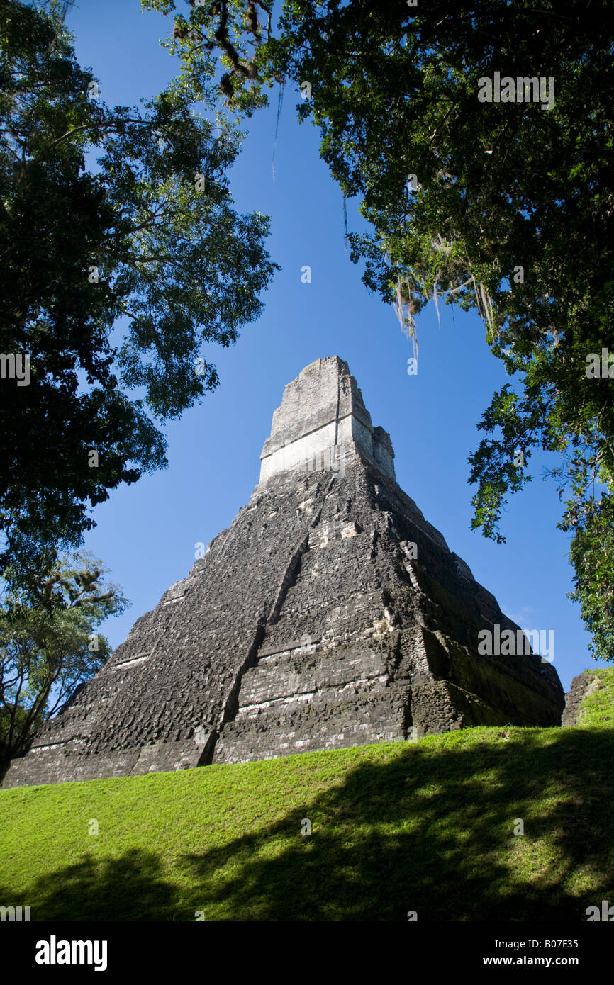 Guatemala, El Petén, Tikal, Gran Plaza, Tempio 1, tempio della grande Jaguar o Templo del Gran Jaguar Foto Stock