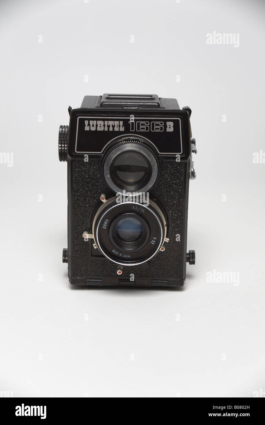 Lubitel 166B Vintage Twin Reflex fotocamera su sfondo bianco Foto Stock