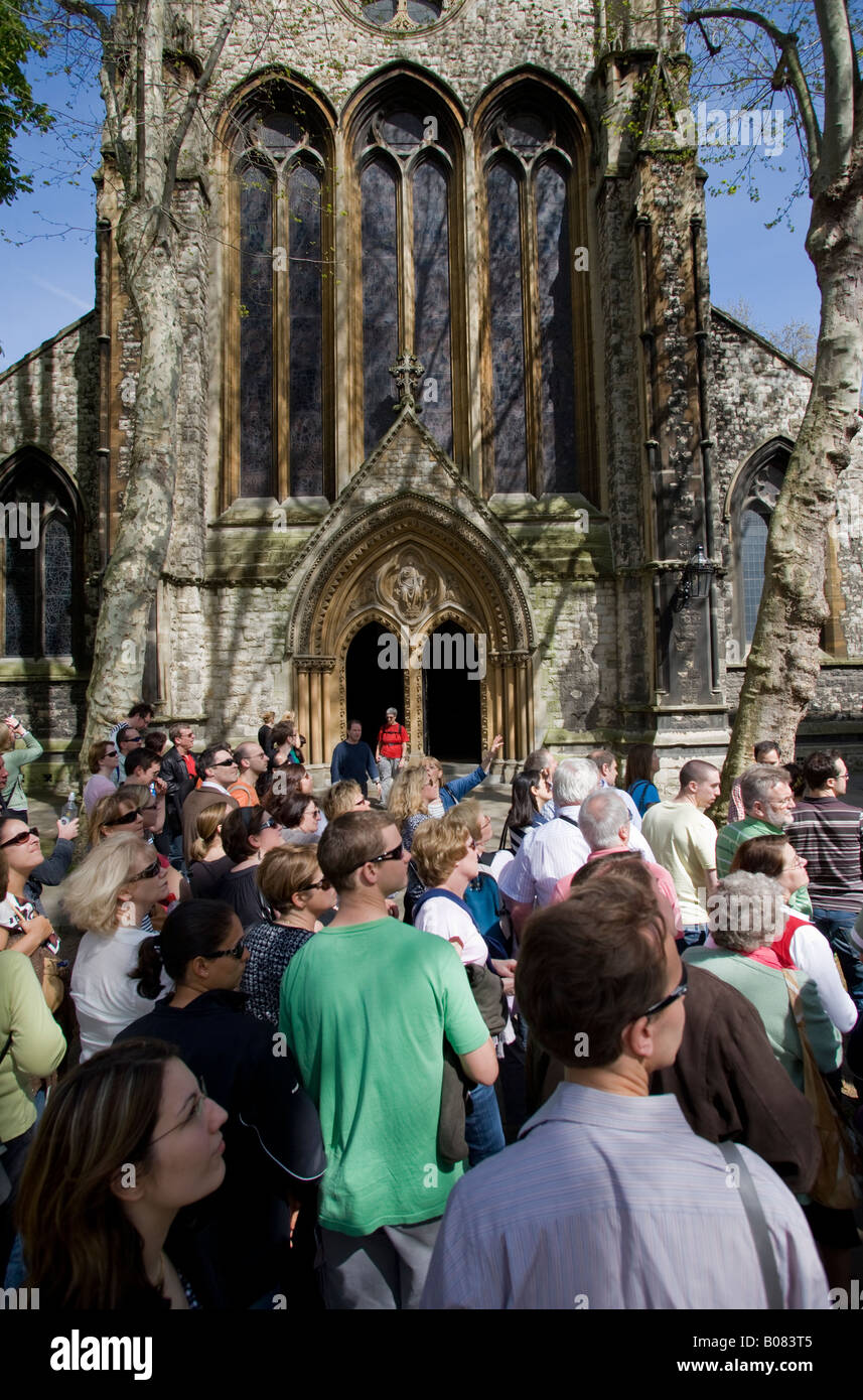 Visita a piedi della città St Mary Abbots Chiesa Kensington Londra Foto Stock